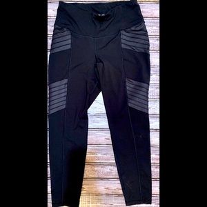 Old Navy Elevate Go-Dry Moro Leggings